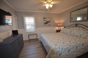 1 bedroom, iron/ironing board, free WiFi, bed sheets - Isle Of Palms Condo, Steps Form The Ocean, Beach, Bars And Restaurants. (Isle of Palms)