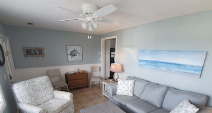 Isle Of Palms Condo, Steps Form The Ocean, Beach, Bars And Restaurants.
