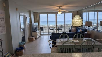 Smart TV, reproductor de DVD, libros, videoteca