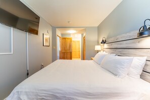 2 bedrooms, iron/ironing board, free WiFi, bed sheets - River Run Condo, Close to Lifts, Shops & Dining, Great Complex Amenities! (Keystone)