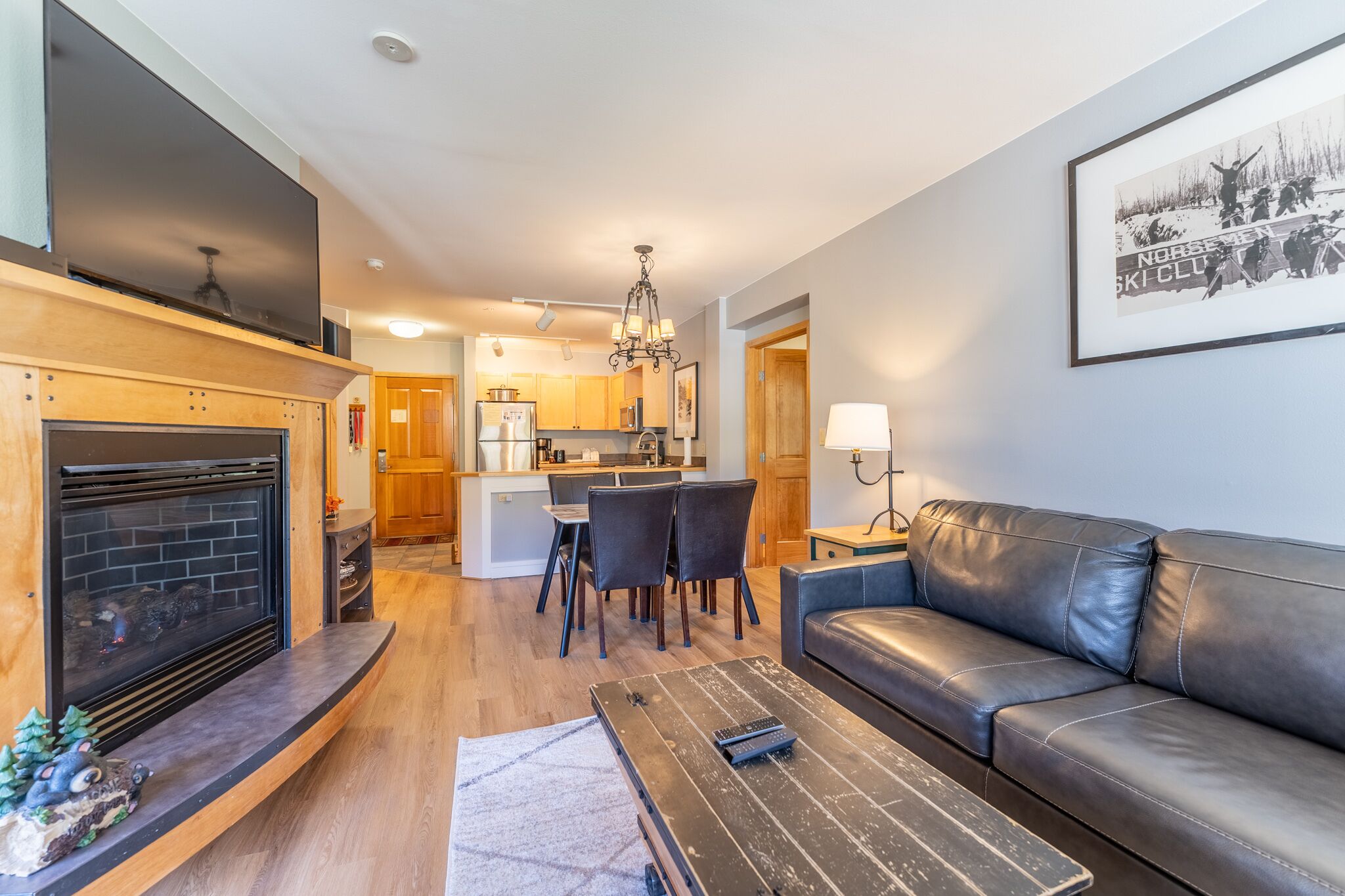 Smart TV, fireplace, DVD player