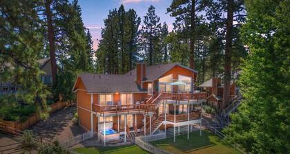 Lakefront Manor: Ylellinen! Kylpylä! Biljardipöytä! Näkymät! Monirunkoisia! Master Suite! BBQ!