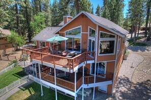 Terrace/patio - Lakefront Manor by Destination Big Bear : Luxurious! Pool Table! Views! Multiple Decks! Master Suite! BBQ! (Big Bear Lake)