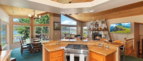 Stovetop, toaster, cookware/dishes/utensils