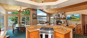 Lakefront Manor: Luksuriøs! Spa! Poolbord! Views! Flere dæk! Master Suite! BBQ!