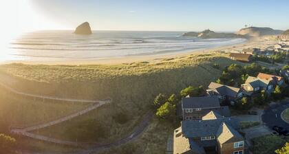 Gull's Nest - Adorable, right next to beach!