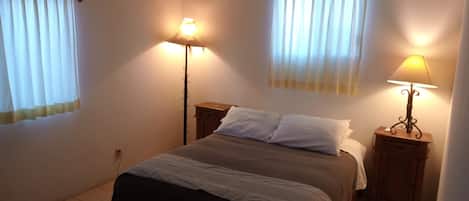 3 bedrooms, desk, iron/ironing board, free WiFi