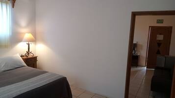 3 chambres, bureau, fer et planche Ă repasser, Wi-Fi gratuit