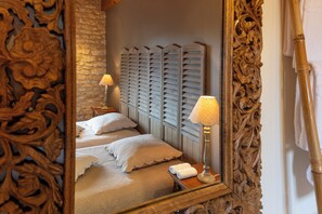 Superior suite, en-suite badkamer, uitzicht op park (La suite Pivoine) | Individueel gedecoreerd, individueel gemeubileerd