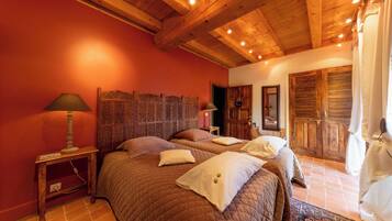 高級雙床房, 獨立浴室, 公園景 (chambre Capucine) | 獨特設計、獨特裝修、遮光窗簾/窗簾、熨斗/熨衫板