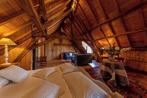 Superior Double Room, Private Bathroom, Park View (la suite LYS)