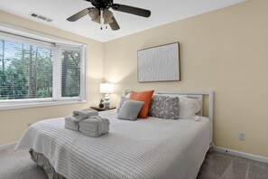 2 habitaciones, tabla de planchar con plancha, internet y ropa de cama 