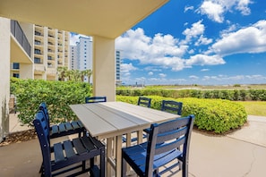 Outdoor dining - GROUND FLOOR! Phoenix 7 7015 High Demand! (Orange Beach)