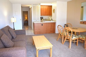 TV - Ground Floor, Corner Condo with Convenient Location (Kihei)