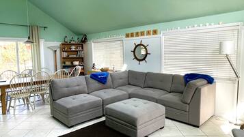 Smart TV, fireplace, DVD player, table tennis