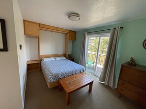 2 bedrooms, free WiFi, bed sheets - Cap'n Morgan's Hideaway- Fun family house! (Pacific City)