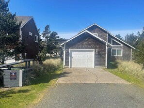 Exterior - Cap'n Morgan's Hideaway- Fun family house! (Pacific City)