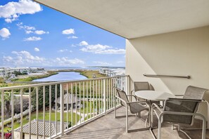 Property grounds - The Islander 613 - Winter Months Available - Heated Pool - Washer & Dryer (Destin)