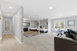 6 bedrooms, desk, iron/ironing board, free WiFi - ✩Family Getaway ✩Game room ✩Pet Friendly ✩Sleeps 15 ✩ (Lithonia)