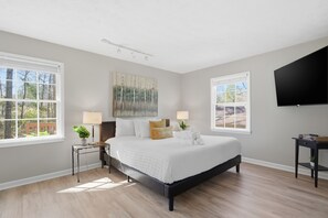 6 bedrooms, desk, iron/ironing board, free WiFi