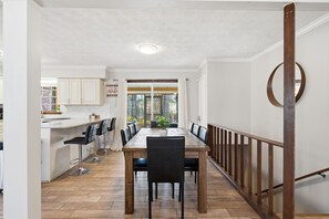 Dining - ✩Family Getaway ✩Game room ✩Pet Friendly ✩Sleeps 15 ✩ (Lithonia)