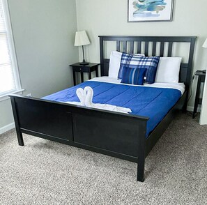 6 bedrooms, desk, iron/ironing board, free WiFi