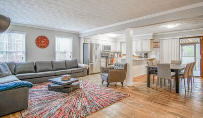 ✩Family Getaway ✩Game room ✩Pet Friendly ✩Sleeps 15 ✩