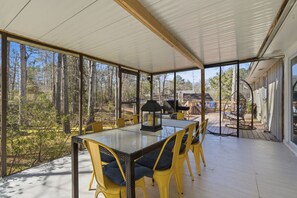 Outdoor dining - ✩Family Getaway ✩Game room ✩Pet Friendly ✩Sleeps 15 ✩ (Lithonia)