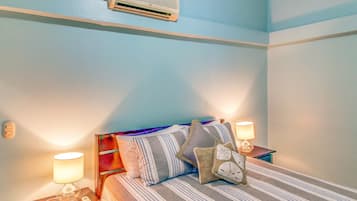 2 bedrooms, iron/ironing board, internet, bed sheets