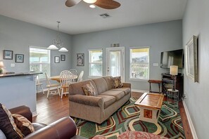 スマートテレビ、DVD プレーヤー、書庫