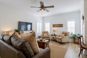 TV, DVD player, stereo - Cozy Condo & Spectacular Pool Just Moments from the Beach: Away From It All (Pensacola)