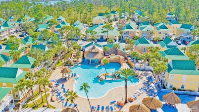 Cozy Condo & Spectacular Pool Just Moments from the Beach: Away From It All