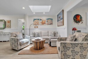 Unclassified image, 5 of 44, button