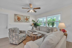 Unclassified image, 4 of 44, button