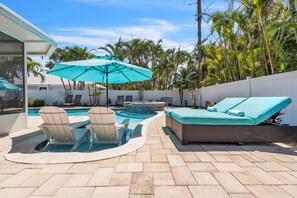 Unclassified image, 2 of 44, button