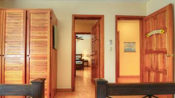 3 bedrooms, desk, travel crib, free WiFi