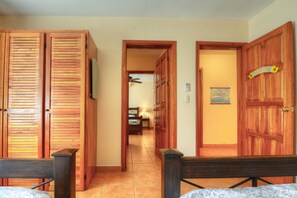 3 bedrooms, desk, travel crib, free WiFi