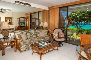 TV - Ocean Front KUL401 - W Maui  Gorgeous Ground-Floor Condo in Quiet Resort—1 BR (Lahaina)