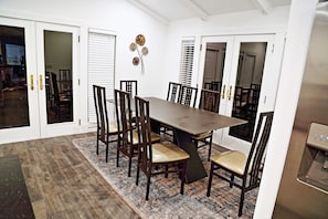 Comfortable dinning for 8 people