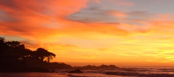 Charming Carmel House - Short Walk To 2 Beaches