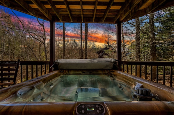 Outdoor spa tub