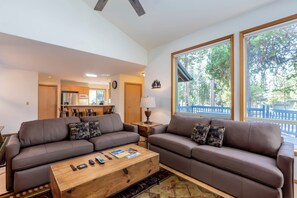 Smart-tv, pejs, bordtennisbord