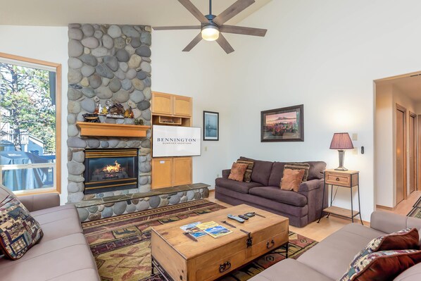 Smart TV, fireplace, ping pong