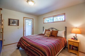 4 bedrooms, free WiFi, bed sheets