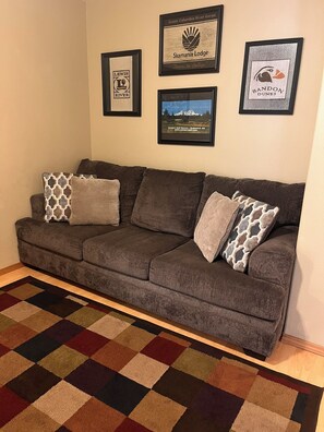 Smart TV, fireplace, ping pong