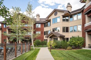 Exterior - AL4203 | Beautiful and Professionally Decorated | 10 Hot Tubs | Winter Shuttle (Steamboat Springs)