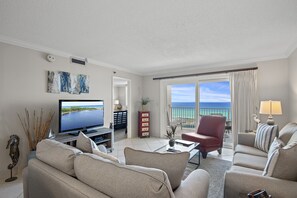 TV, DVD player - The Islander 605 Complimentary Beach Service! Heated Pool (Destin)