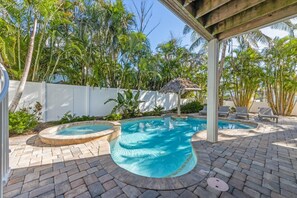 A heated pool - For Shore: Sleeps 10, steps to beach, heated pool! (Holmes Beach)