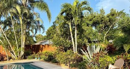 Tropical Oasis ~ Game Room ~ Spectacular Gardens ~ Heated 32' Saltwater Pool