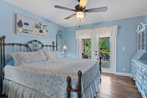 4 habitaciones, tabla de planchar con plancha y cuna de viaje 